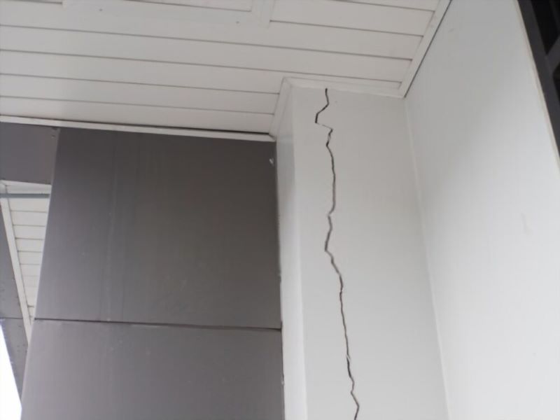 cracks near the ceiling